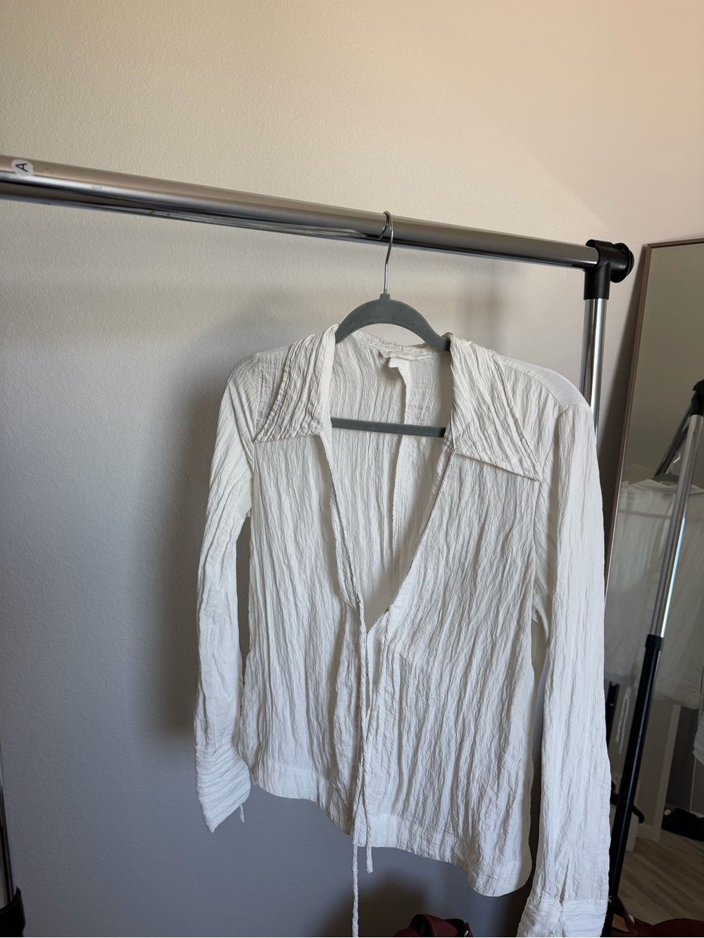 H&M White Crinkle V-Neck Long-Sleeve Blouse